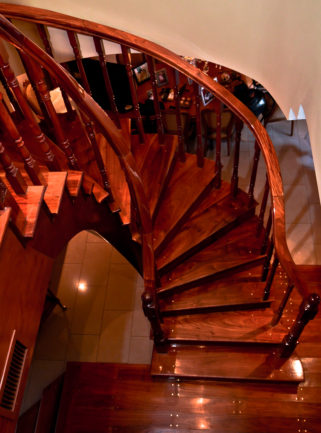Escaleras artesanales y revestimientos